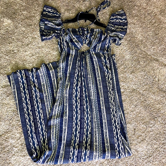 Dresses & Skirts - 🆕Maxi Summer Blues Off-shoulder Boho Chic spring/summer dress! Ivory/blue! M